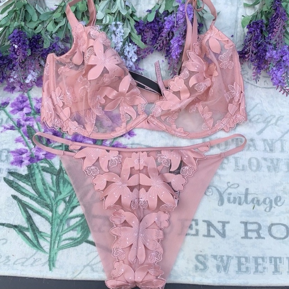 Victoria’s Secret unlined set